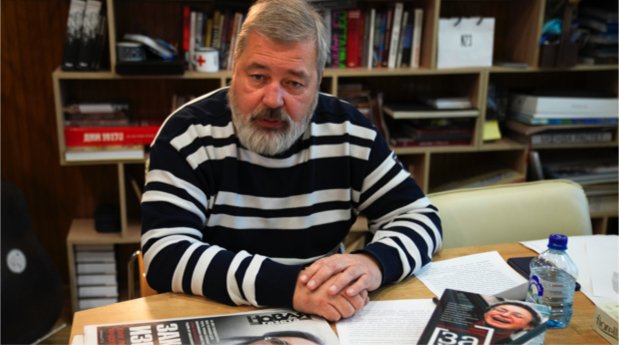 Chefredakteur der Novaya Gazeta Dmitry Muratov im Jahr 2021 während eines Interviews.