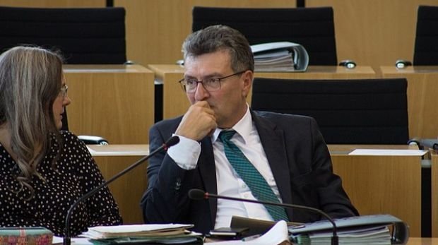 Justizminister Dieter Lauinger im Thüringer Landtag während einer Plenarsitzung