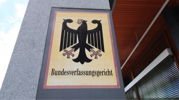 Schild am Eingang des BVerfG in Karlsruhe