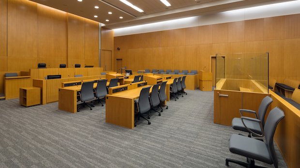 Ein moderner Gerichtssaal