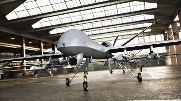 Bewaffnete Drohne im Hangar
