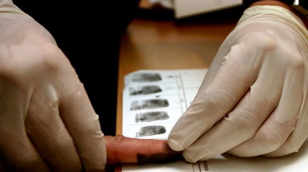 Fingerabdrücke darf die Polizei auch noch nach dem Ermittlungsverfahren nehmen
