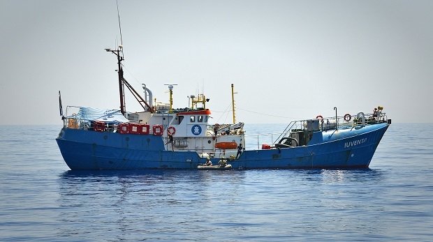 Die Iuventa während einer Rettungsmission im Mittelmeer am 12. Juli 2017