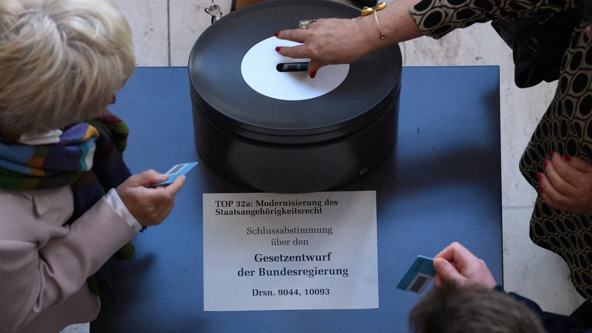 Abstimmung über den Gesetzentwurf der Bundesregierung zur Modernisierung des Staatsangehörigkeitsrechts im Bundestag