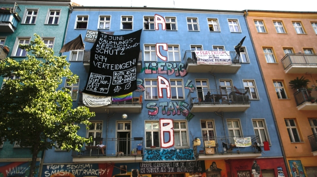 AG Berlin-Kreuzberg: Mieterin muss Wohnung in "Rigaer 94" räumen