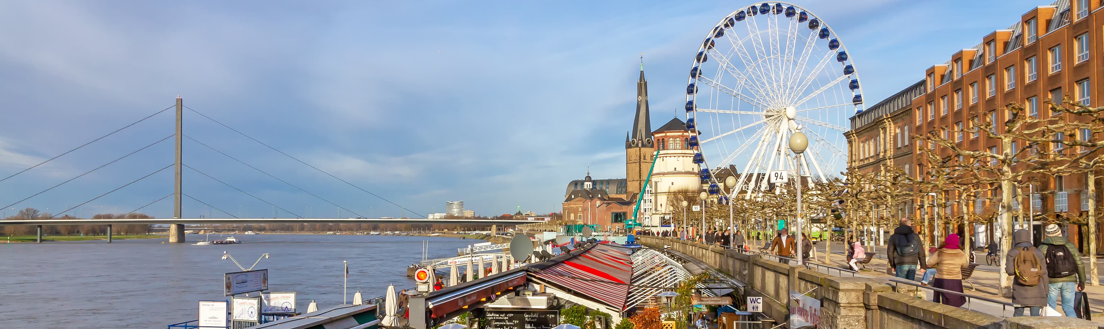 Altstadt von Düsseldorf am Rheinufer