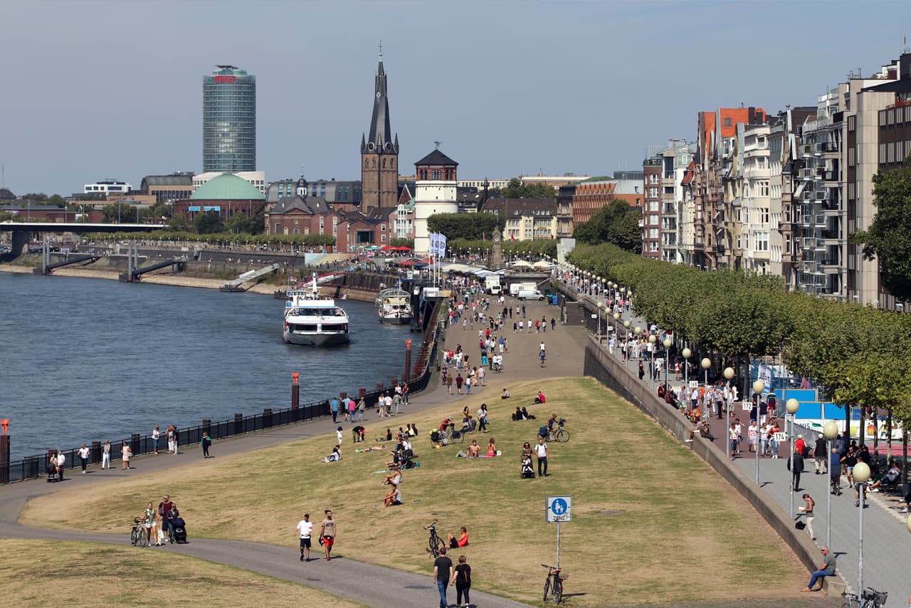 Blick auf das Rheinufer, Altstadt; Joschi71,  CC BY-SA 4.0