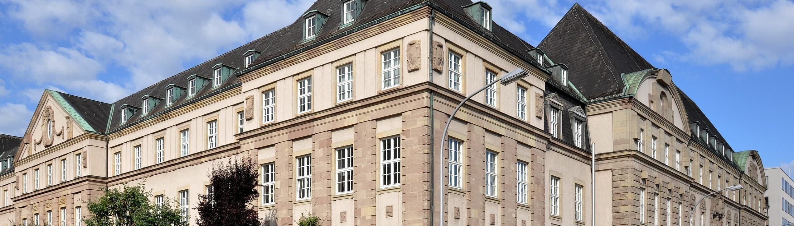 Saarländisches OLG und LG Saarbrücken