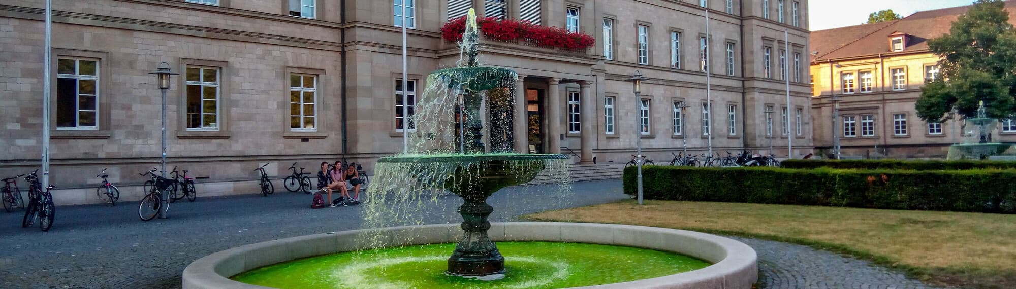 Neue Aula der Universität Tübingen: Dktue / Wikimedia Commons, CC BY-SA 4.0