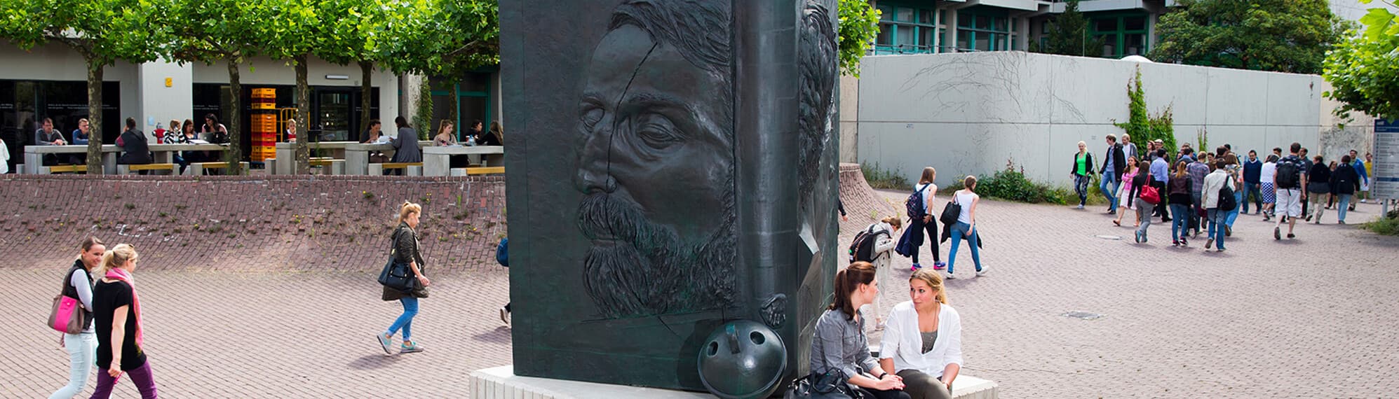 Uni Düsseldorf - Heine-Denkmal, ©HHU / Ivo Mayr 