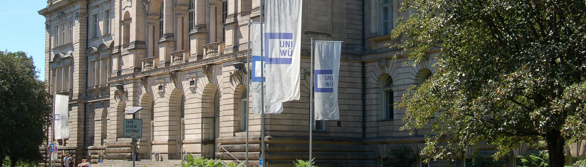 Eingang Neue Universität, Foto: Universität Würzburg