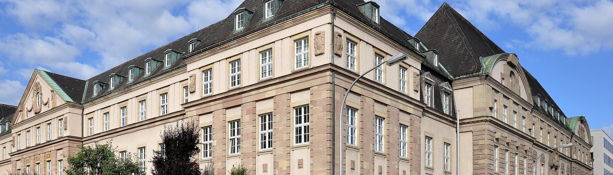 Saarländisches OLG und LG Saarbrücken